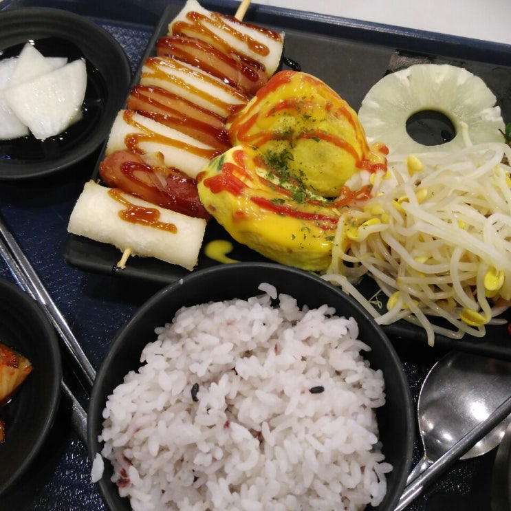 서울역 식당 푸드코트에서 식사를