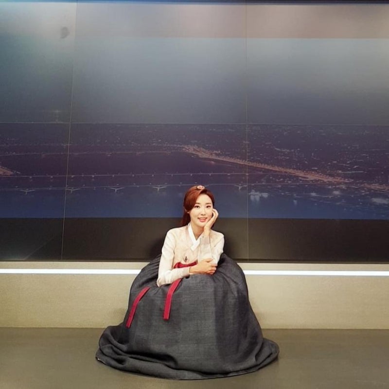 ‘연애의 맛’ 황미나 기상캐스터, 한복 입고 우아한 매력 뽐내…‘김종민과 소개팅으로 인....