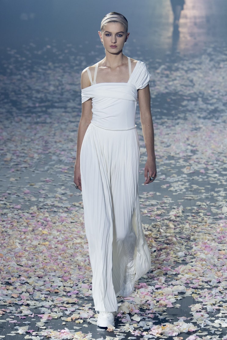  [19SS 컬렉션] 무용에서 자유를 본 디올 Christian Dior