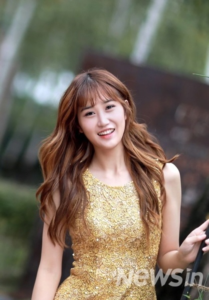  '먹물 같은 사랑' 부른 신인가수 김유라