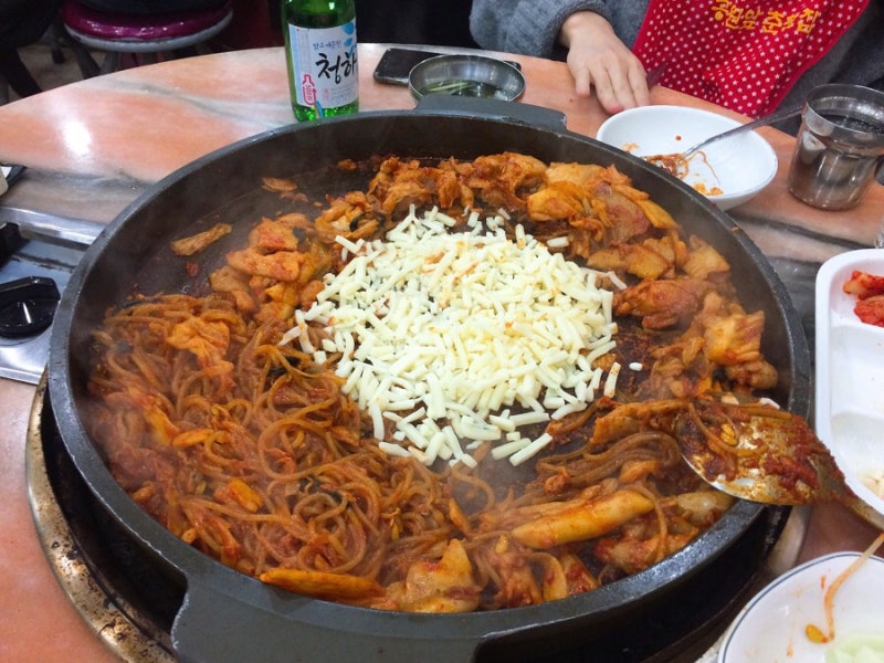 신촌 맛집 치즈 닭갈비 존맛탱~ 유튜버 유트루 추천으로 다녀옴 @춘천집 닭갈비막국수