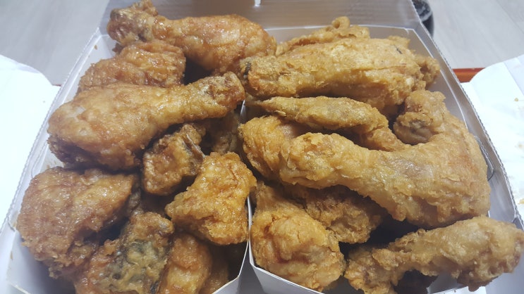  야식 메뉴 생각안날때는 그냥 치킨 이죠...
