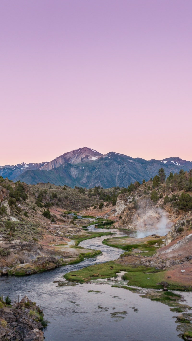 Best Known For Its Chalk Cliffs Including Three Natural Arches The Coast Of Etretat Wanderlust Tentree France Ex Paysage Etretat Paysages Magnifiques