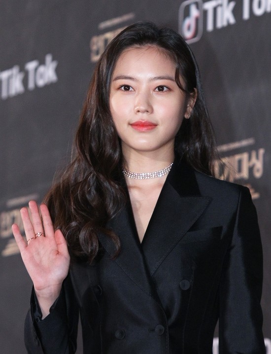  2017년 연기대상 시상식 최리님, 아나운서 조정식님 협찬 '몬테비아MONTEVIA'