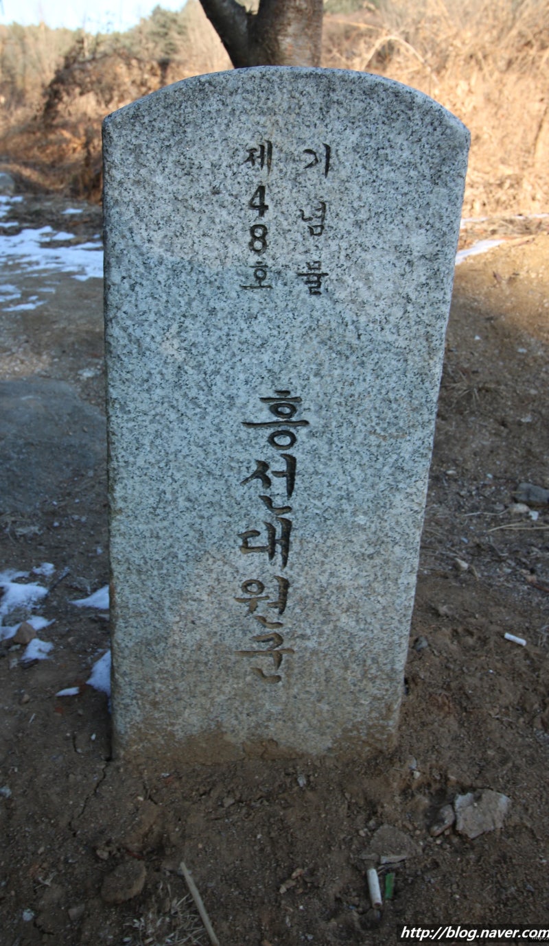 매사추세츠 콩코드에 슬리피 할로우 공동묘지에서 데이비드 소로우를 — 스톡 사진 © cfarmer #403608960, image size:800x1379