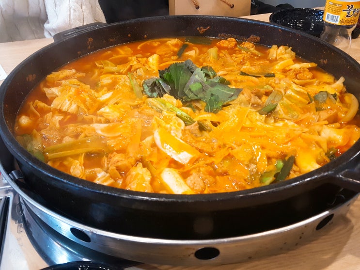  용산2동 홍춘천 치즈닭갈비 