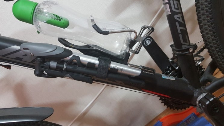 휴대용 자전거 펌프 추천 / 국민 펌프 지요 gm71 미니 게이지 펌프 사용법 밑 후기