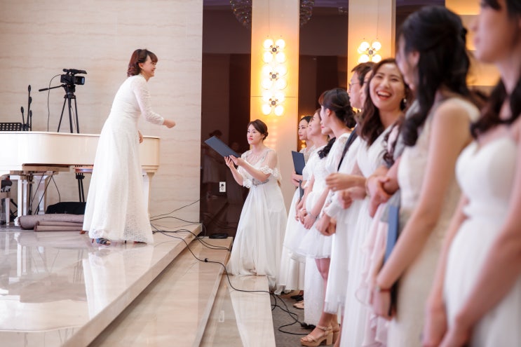  웨딩드레스 & 턱시도, 영어학원 선생님들의 특별한 행사!