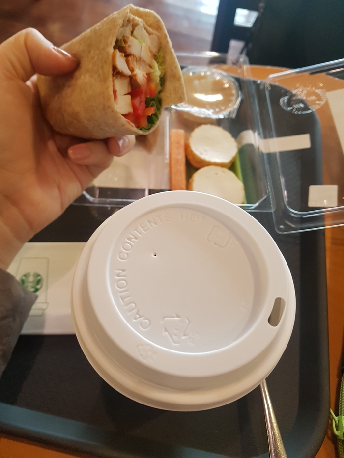  스타벅스 케이준 치킨 랩 비스트로 박스 건강 도시락