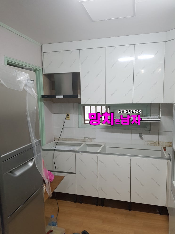  대구 경산 경주 성주 상주 싱크대 제작 설치 교체 하이그로시 싱크대 도장문  무료견적 신발장 인테리어 추천 집수리 붙박이장 제작 가구 3d 견적서 장식장 공장 직거래 [망치든남자]