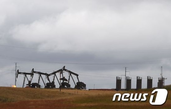 유가 랠리 위협하는 5대 위험…"너무 빨리 많이 올랐다 - WSJ "지정학, 원유수요. OPEC 분열, 美 셰일, 투기세력" 유가 랠리 위협하는 5대 위험…"너무 빨리 많이 올랐다 - WSJ "지정학, 원유수요. OPEC 분열, 美 셰일, 투기세력"