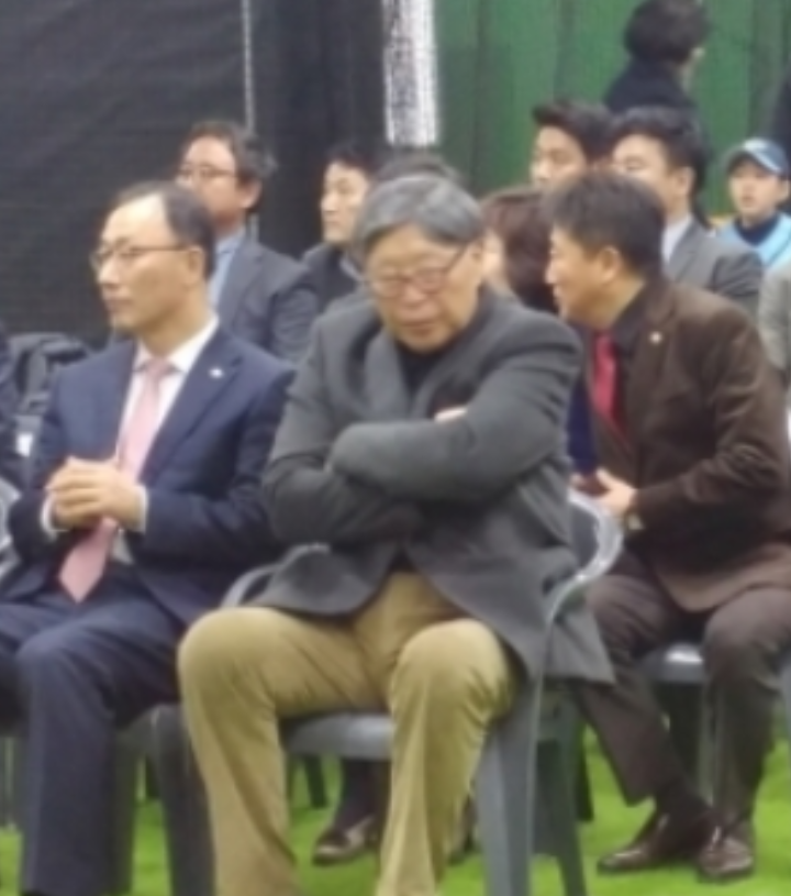 기로(岐路)에선 대한<b>야구</b><b>협회장</b> 김응용!그의 선택은???