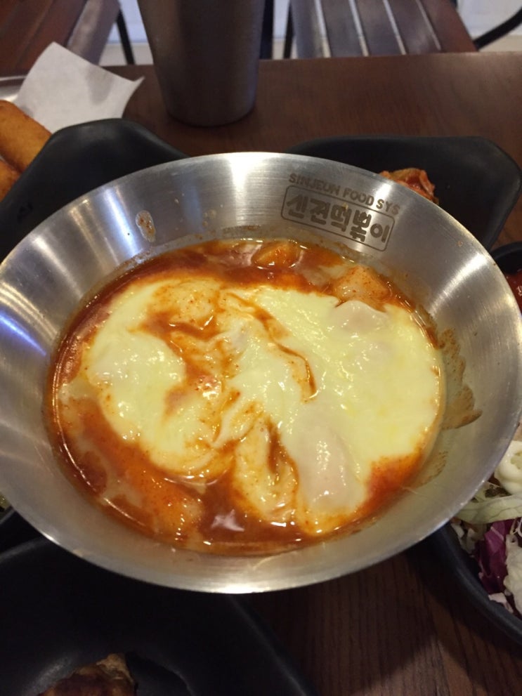  베트남 호치민 시청광장 근처의 떡볶이집!‘신전떡볶이’