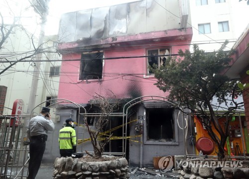 취객에 휘발유 팔아야 하나…방화범죄 악용되는 주유소 취객에 휘발유 팔아야 하나…방화범죄 악용되는 주유소
