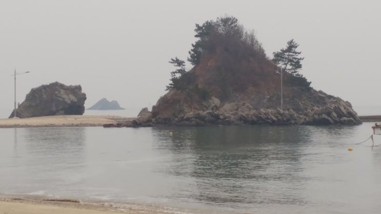  태안 곰섬해수욕장 아담한 몽돌과 모래해변이 매력