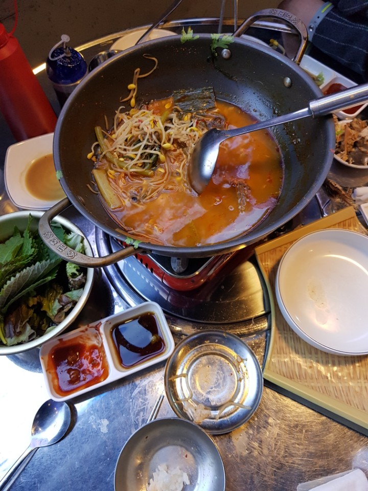  추울떄 뜨거운 찌개에 쇠주 한잔