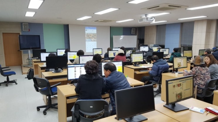  SNS마케팅 소셜마케팅 교육 강의하러 김천시농업기술센터 페마연 페마스쿨 주관으로 진행했어요.