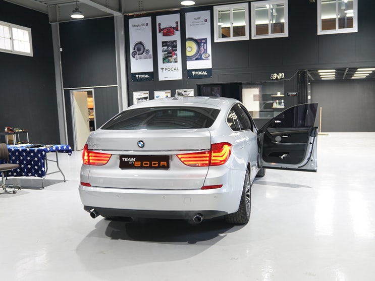  BMW 5GT차량에 하이브리드 카오디오 시스템 BOGA P1장착