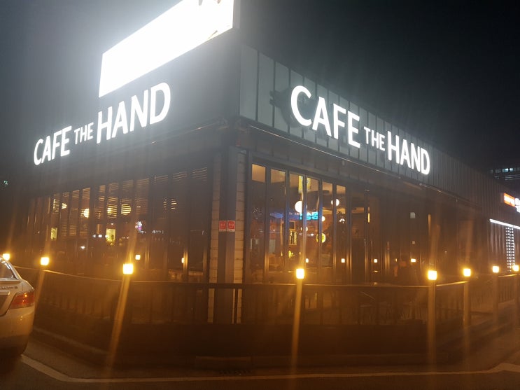  당진 카페 - 카페 더 핸드(CAFE THE HAND) 좌식과 테이블이 같이 있는 느낌있는 카페