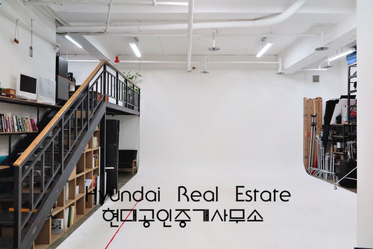 강남 9호선 지하철 도보 1분거리 초역세권 복층 스튜디오임대 - 월 260만원, 메어크업룸, 사무실 별도, 층고 4.4 확보, 추가주차 가능, 빠른입주 ok
