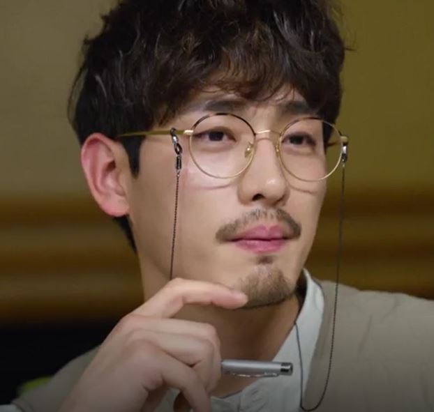  라디오로맨스 윤박 안경 아주 슈퍼스타틱