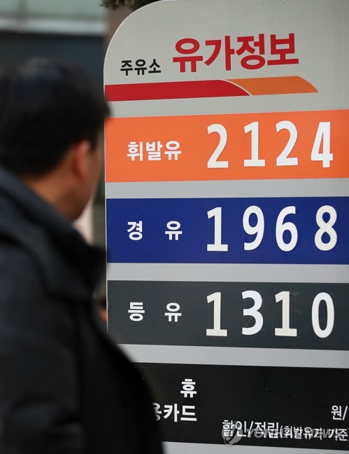 뚝뚝 떨어지는 국제유가…"국내 기름값은 2주뒤 본격 하락 뚝뚝 떨어지는 국제유가…"국내 기름값은 2주뒤 본격 하락