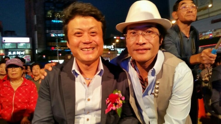  연기 외골수, 그리고 명사회자, 유인석