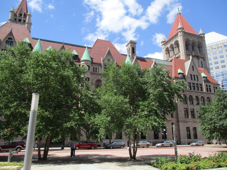  Landmark Center