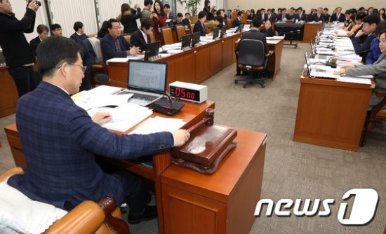 9월부터 기초연금 20만원→25만원…복지위 개정안 의결 - 국민연금·기초연금·장애인연금 물가 반영 시기 4월→1월 9월부터 기초연금 20만원→25만원…복지위 개정안 의결 - 국민연금·기초연금·장애인연금 물가 반영 시기 4월→1월