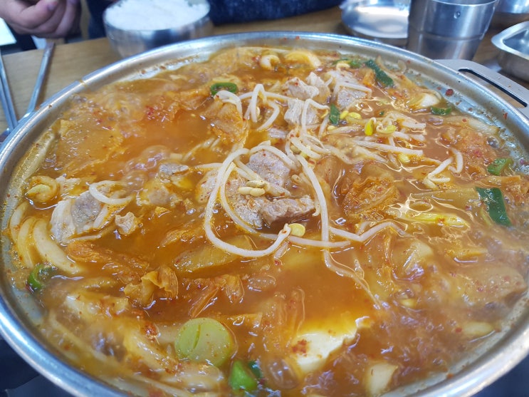 동문시장근처 김치찌개전문점 얼큰한김치찌개제주본점