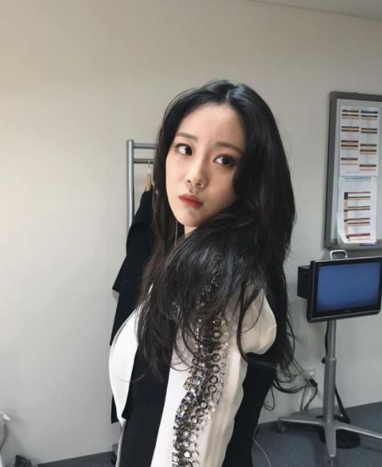 복면가왕 음악대장 하현우 13살 나이차 허영지와 열애 사실인정
