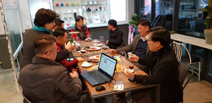 대전 페마스쿨 식구들 대상으로 페이스북마케팅 컨설팅 페마연 대전 안데스와인 작당모의에서 진행했어요.