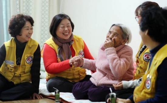 동네 이웃·집주인이 손 내밀자…‘닫힌 문’이 열렸다 동네 이웃·집주인이 손 내밀자…‘닫힌 문’이 열렸다