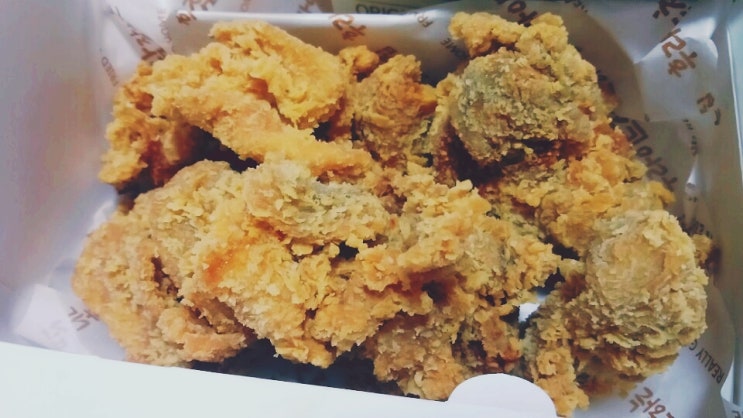 운정 후라이드 참 잘하는 집 : 비 오는 날 양념 반 후라이드 반 운정 후라이드 참 잘하는 집 : 비 오는 날 양념 반 후라이드 반