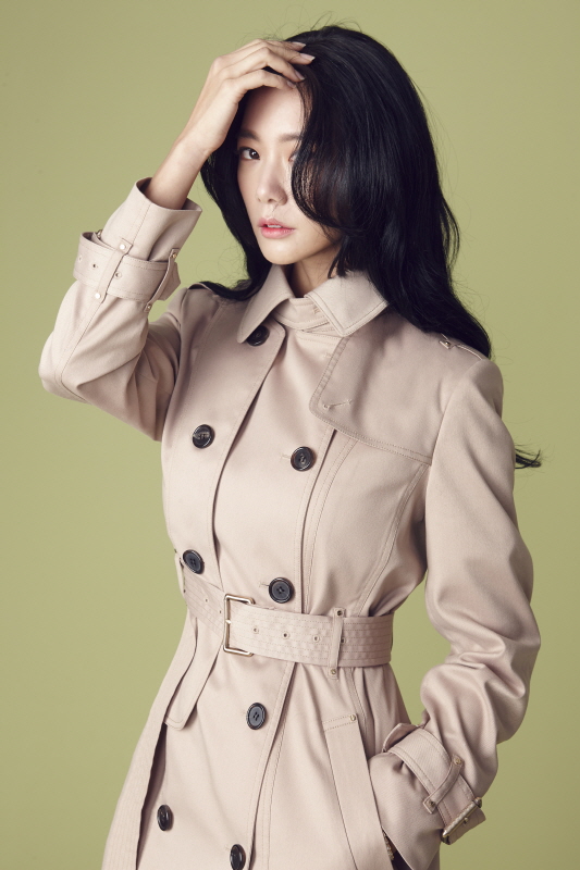  라이(LIE) x 클라라 콜라보레이션 ‘라라 트렌치’ 출시