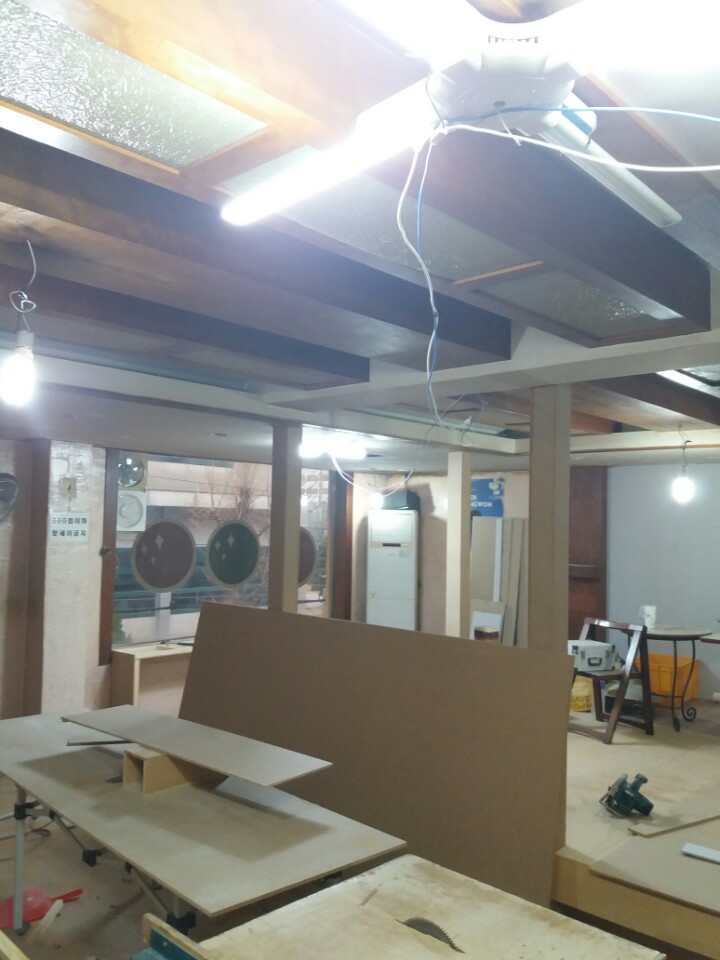  경기도 덕양구 하신로 2600번길 58 상가 전기공사 조명공사 진행중