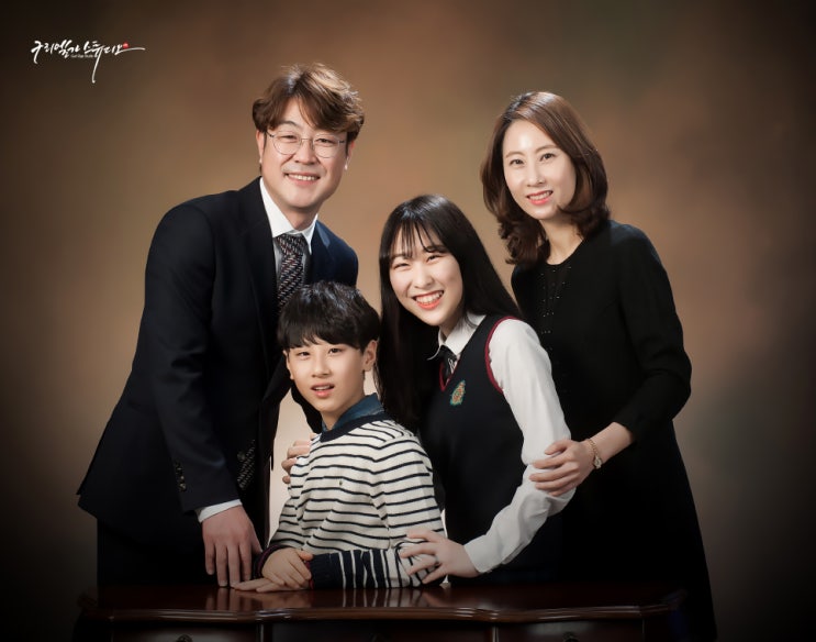  구리사진관 가족사진 정통 클래식 컨셉