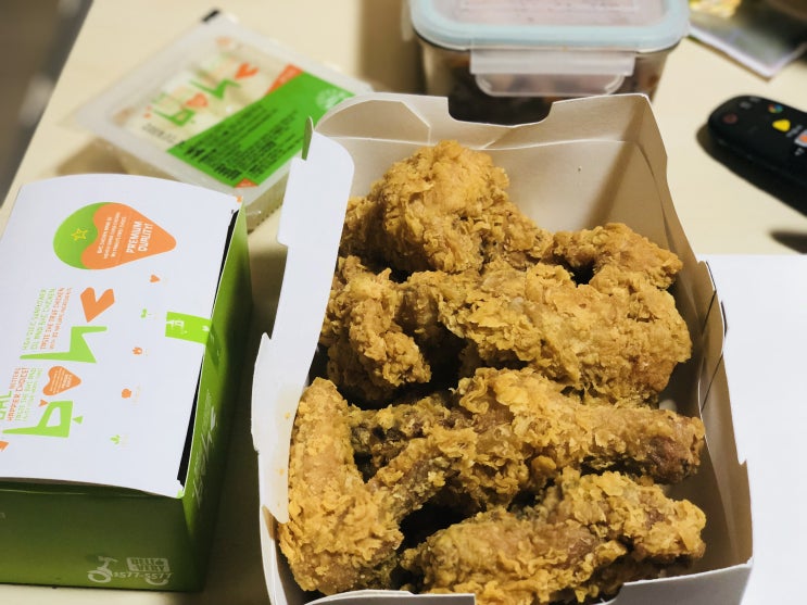  bhc 메뉴 추천 !!! 후라이드 치킨과 신메뉴 치즈볼 먹었어요~~ :)
