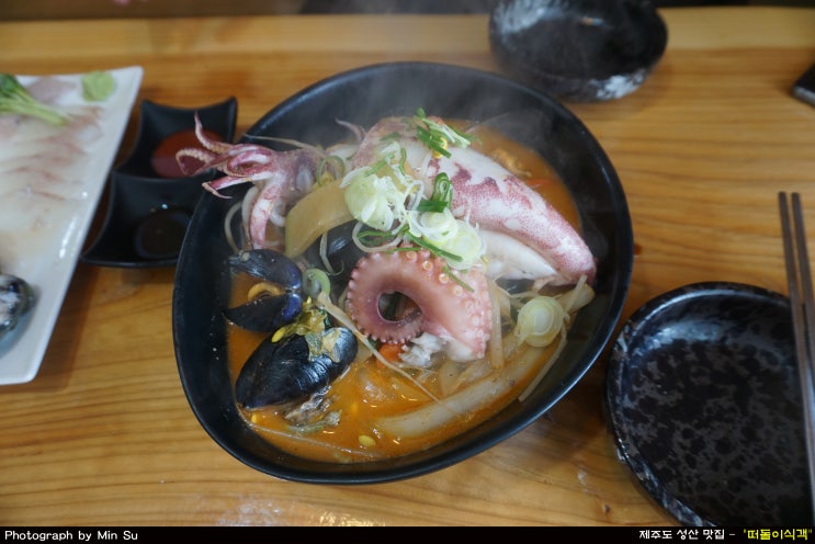  제주도 성산 맛집, 해물라면으로 입소문 탄 - 떠돌이식객