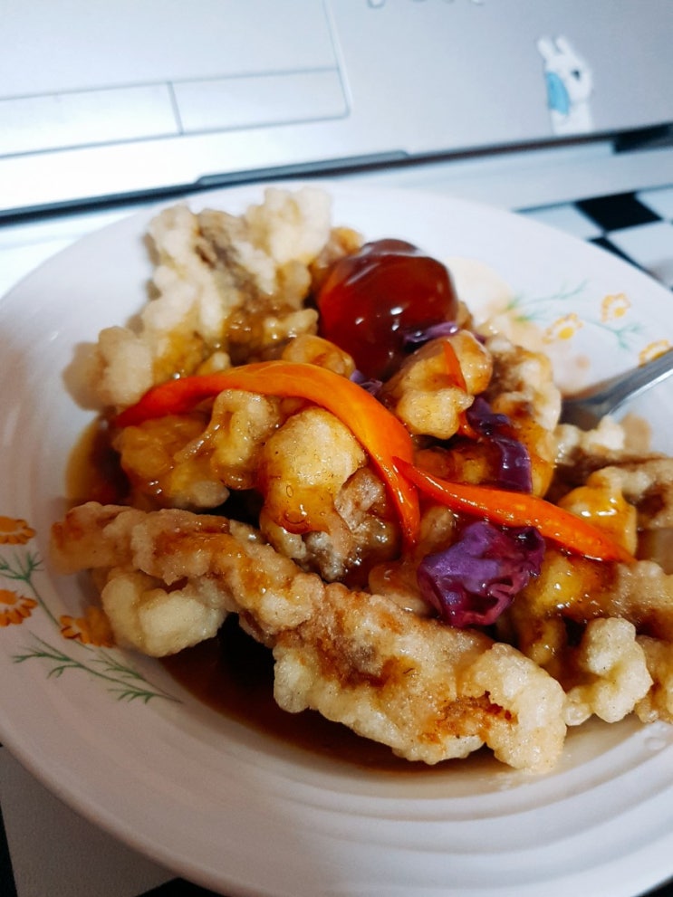  오늘 저녁밥은 탕수육하고 오디맛우유