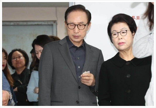 이명박 부인 김윤옥과 아들 이시형, 함께 재판장에..? 의혹 구체화 돼