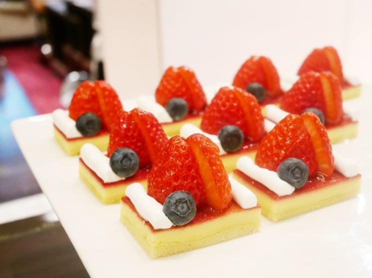  롯데호텔 딸기뷔페 머스트 비 스트로베리 꿀맛이야!