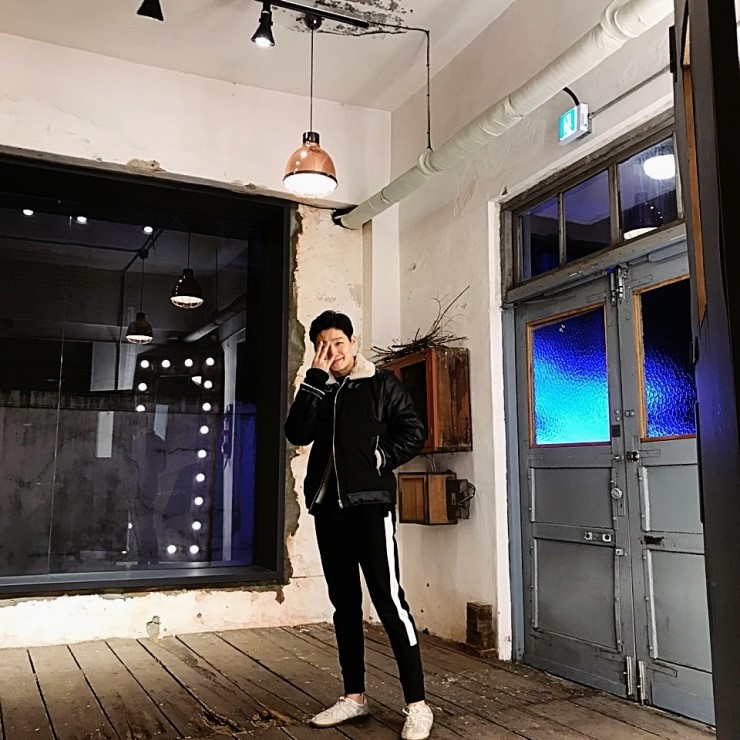  사진 찍기 좋은 카페 성수동 어반 소스 