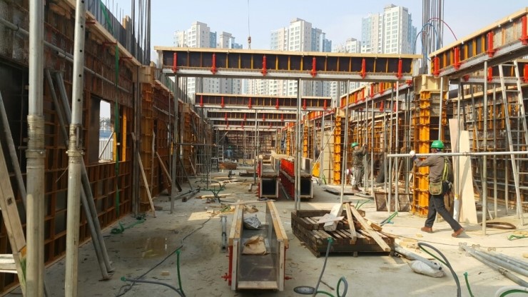 삼송초 기둥폼,K보거푸집 시공사진 설명 삼송초 기둥폼,K보거푸집 시공사진 설명