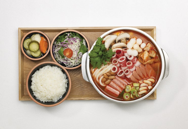  놀부 우삼겹부대찌개 그 맛은!?