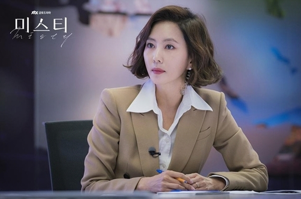  유리천장을 깬 여성들의 연대를 보여준 드라마 <미스티>
