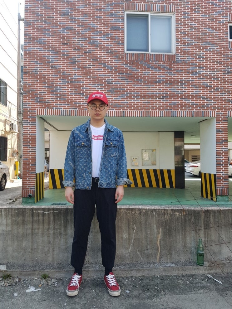  데일리룩 #86 슈프림 루이비통 청자켓 발렌시아가 볼캡 봄 데일리룩