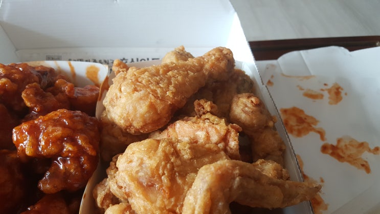  호식이 두마리 치킨 기본은 합니다.