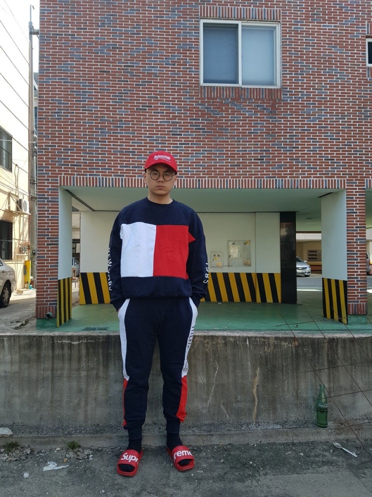  데일리룩 #90 타미힐피거 상의 하의 세트 슈프림 슬리퍼 봄 데일리룩
