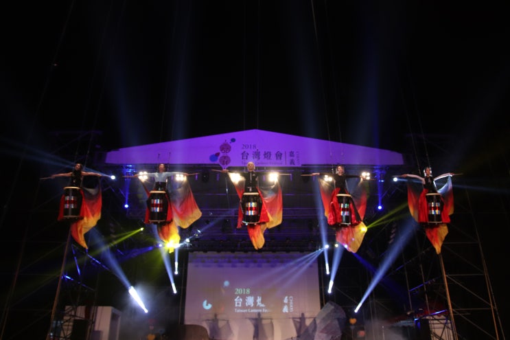  난타공연팀 바투타  여성 타악퍼포먼스 공연섭외 공연문의 여자타악그룹  행사공연 축제공연 2018 대만 등불축제 플라잉 난타공연